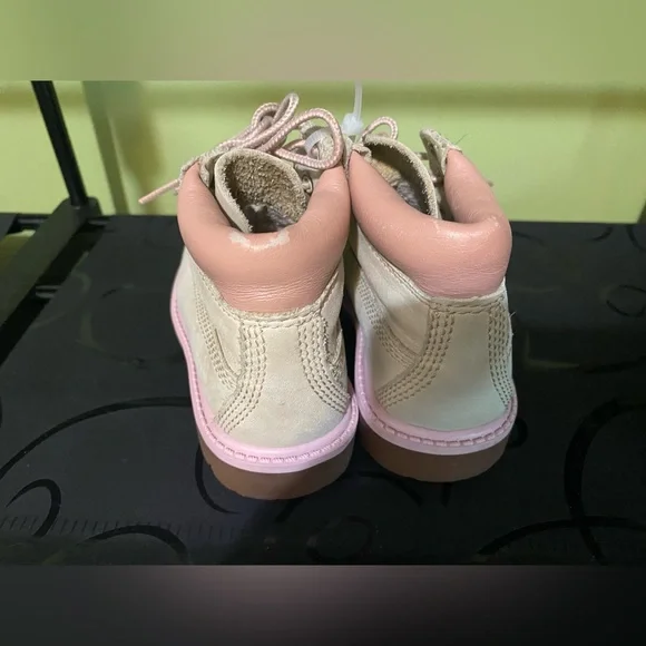 Girls Timberland Boots - Picture 4 of 6